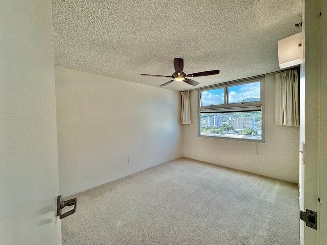 Building Photo - 1450 Young St