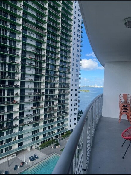 Building Photo - 1750 N Bayshore Dr