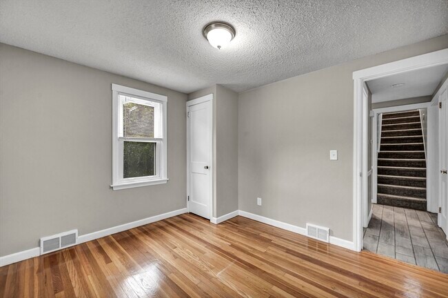 Building Photo - 118 Pilgrim Rd