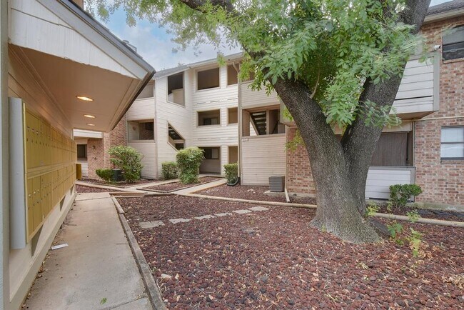 Building Photo - 2500 Burleson Rd