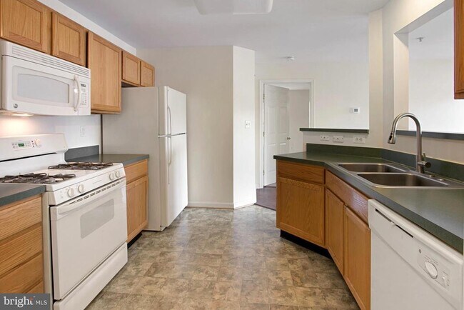 Building Photo - 502 Bradley Ct