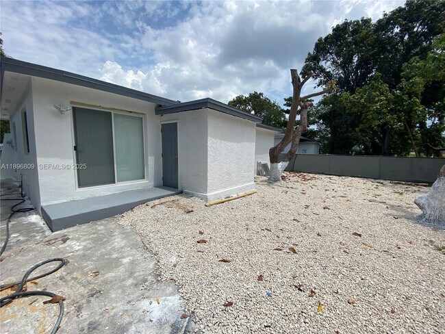 Building Photo - 46 NW 44th St