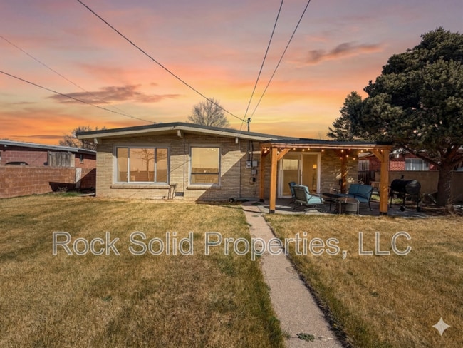 Building Photo - 3143 Green Valley Rd