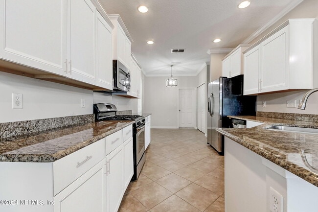 Building Photo - 500 Howland Drive