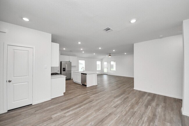 Building Photo - 6003 Bella Breeze Dr