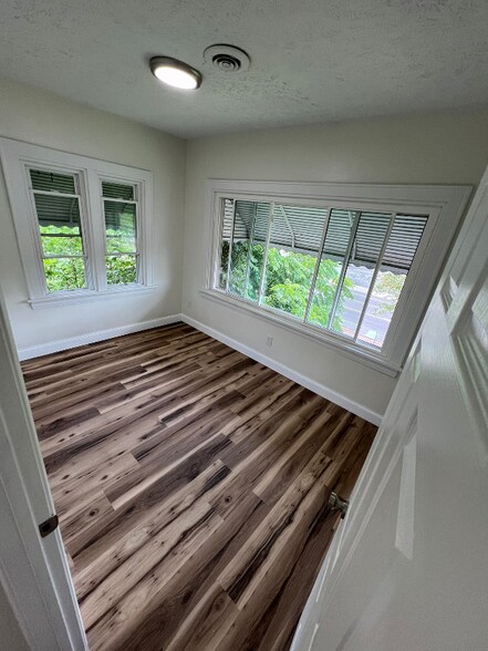 Building Photo - 884 Copley Rd