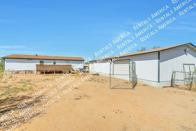 Building Photo - 13320 W El Lobo Rd