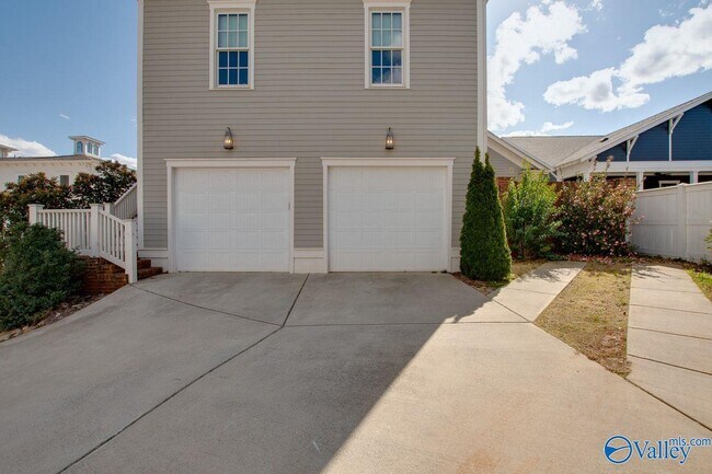 Building Photo - 32 Hillcrest Ave NW