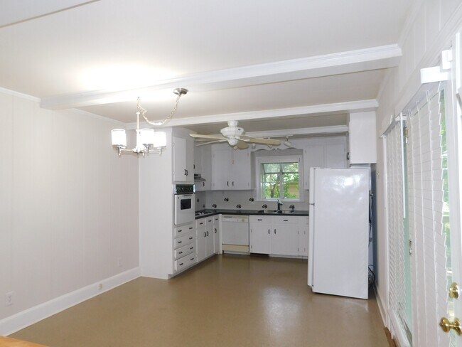 Building Photo - 6300 Candlewood Dr