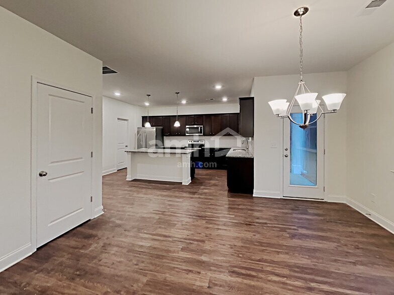 Building Photo - 425 Levon Ct