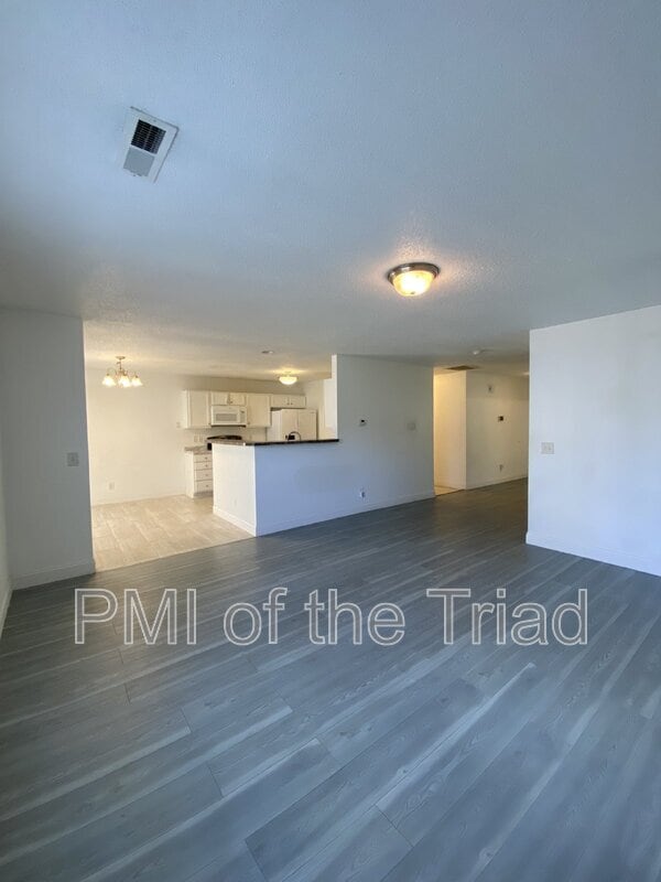 Building Photo - 202 Kinnley Ct