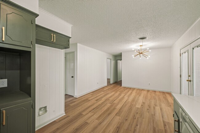 Building Photo - 1705 Eldon St