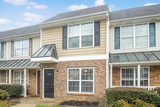 Building Photo - 409 W I Pky