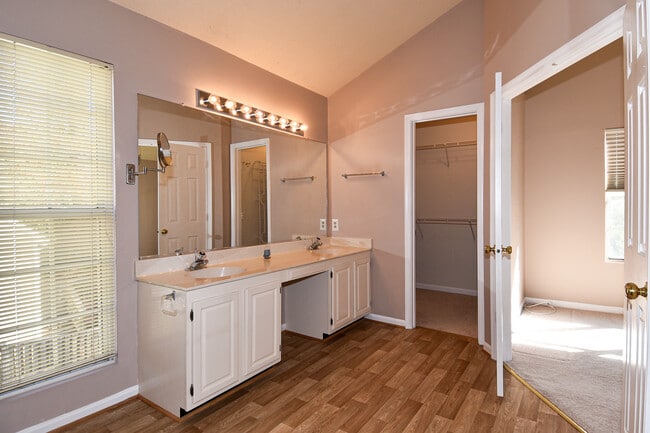 Building Photo - 6803 Woodstone Pl