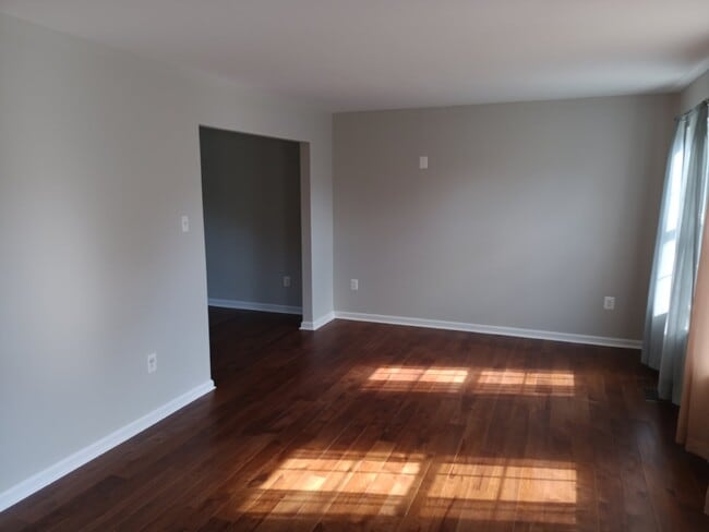 Building Photo - This charming 1,732-square-foot single-family home offers 3 bedrooms and 3 bathrooms, featuring a...