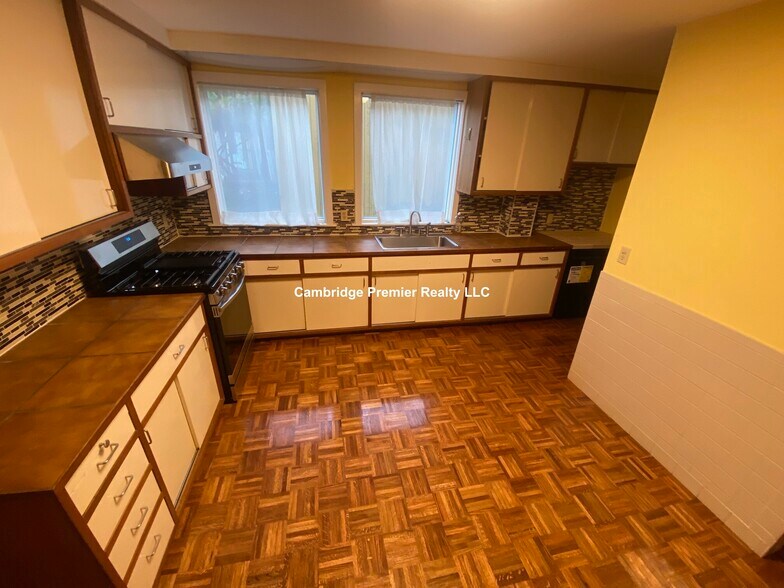 Building Photo - 10 Packard Ave