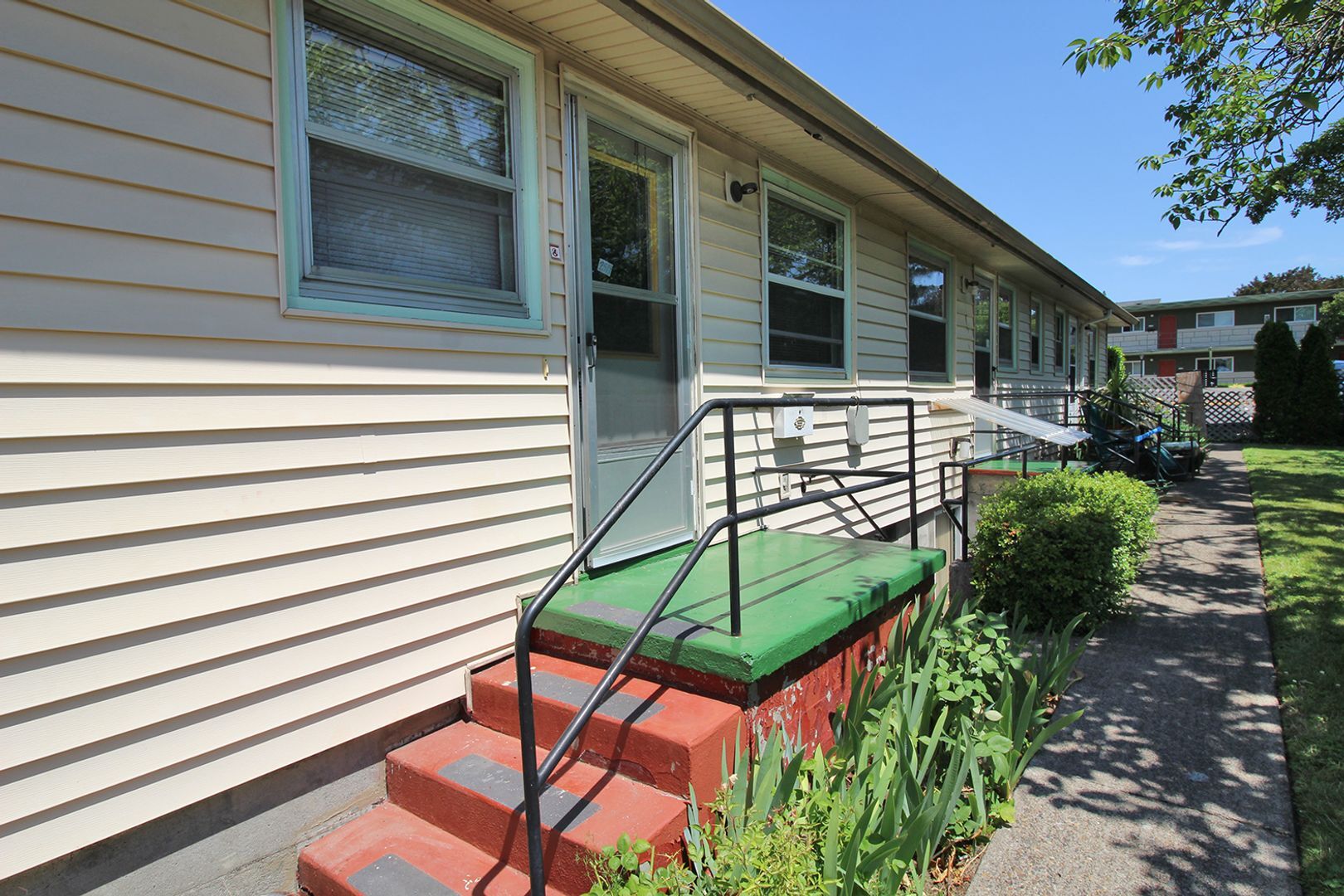 Building Photo - 2404-2418 SE 58th