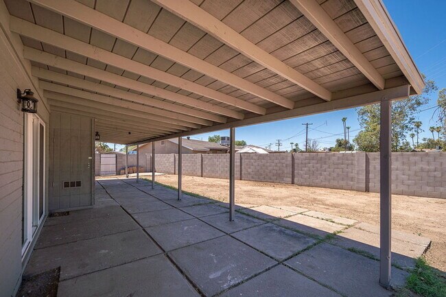 Building Photo - 4002 N 59th Dr