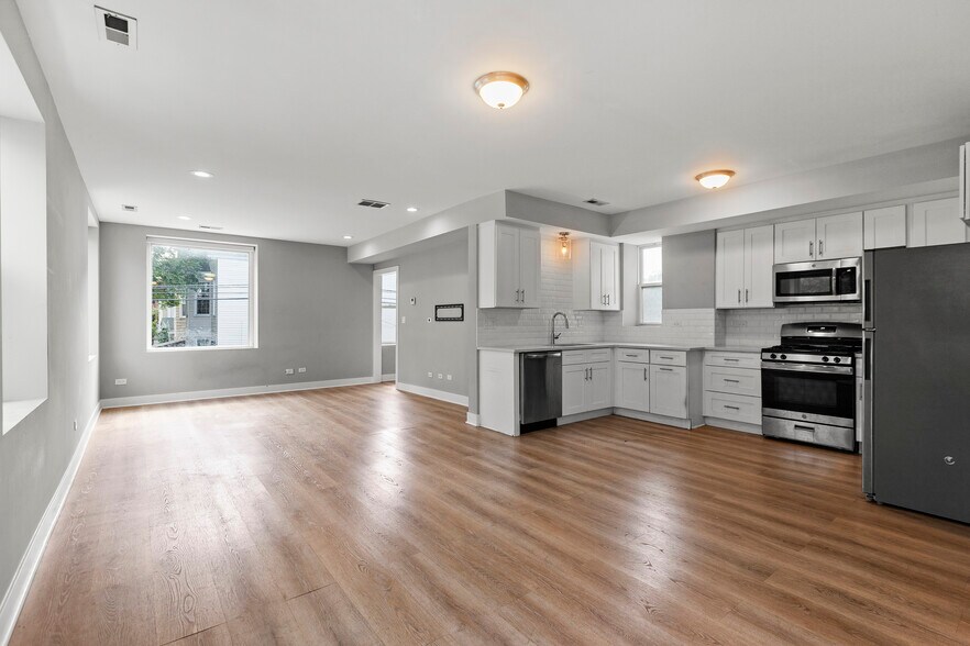 Primary Photo - 3701 W Diversey Ave