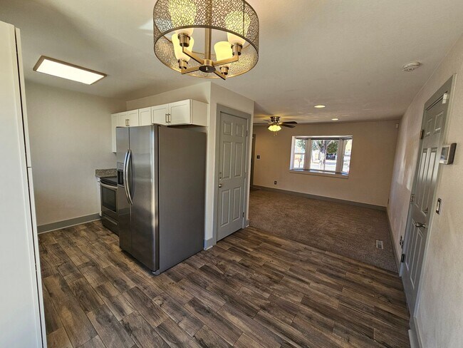 Building Photo - Comfortable 4 bed, 2 bath home in 80906!