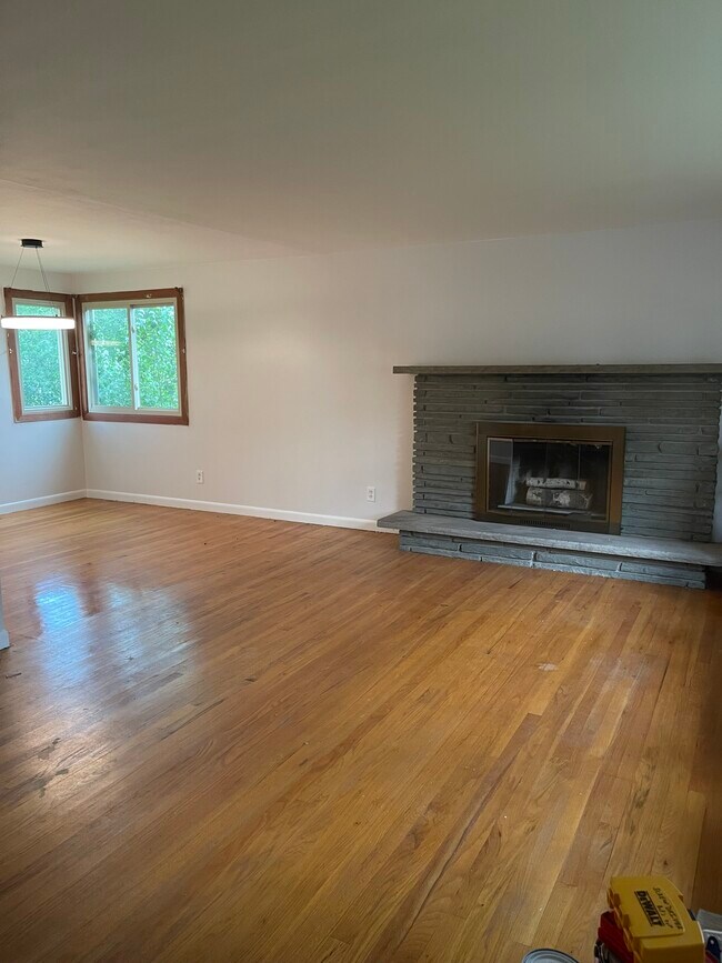 Building Photo - 6 Juniper Ln