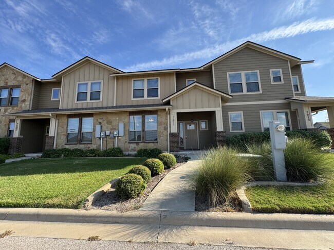 Building Photo - 7611 Stonehollow