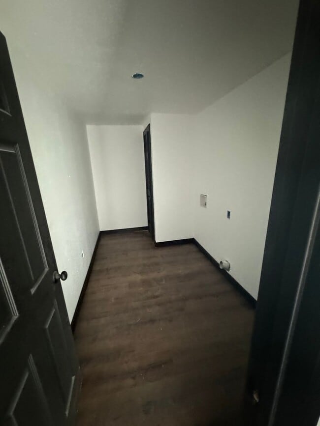 Building Photo - Newly remodeled 3 bedroom 2 bath across from Park!