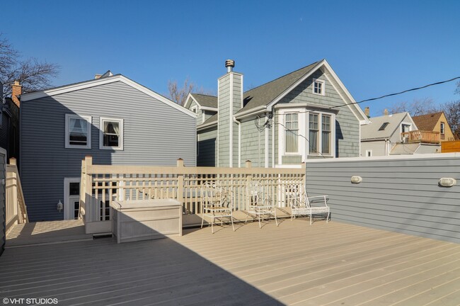 Building Photo - 2113 W Cuyler Ave