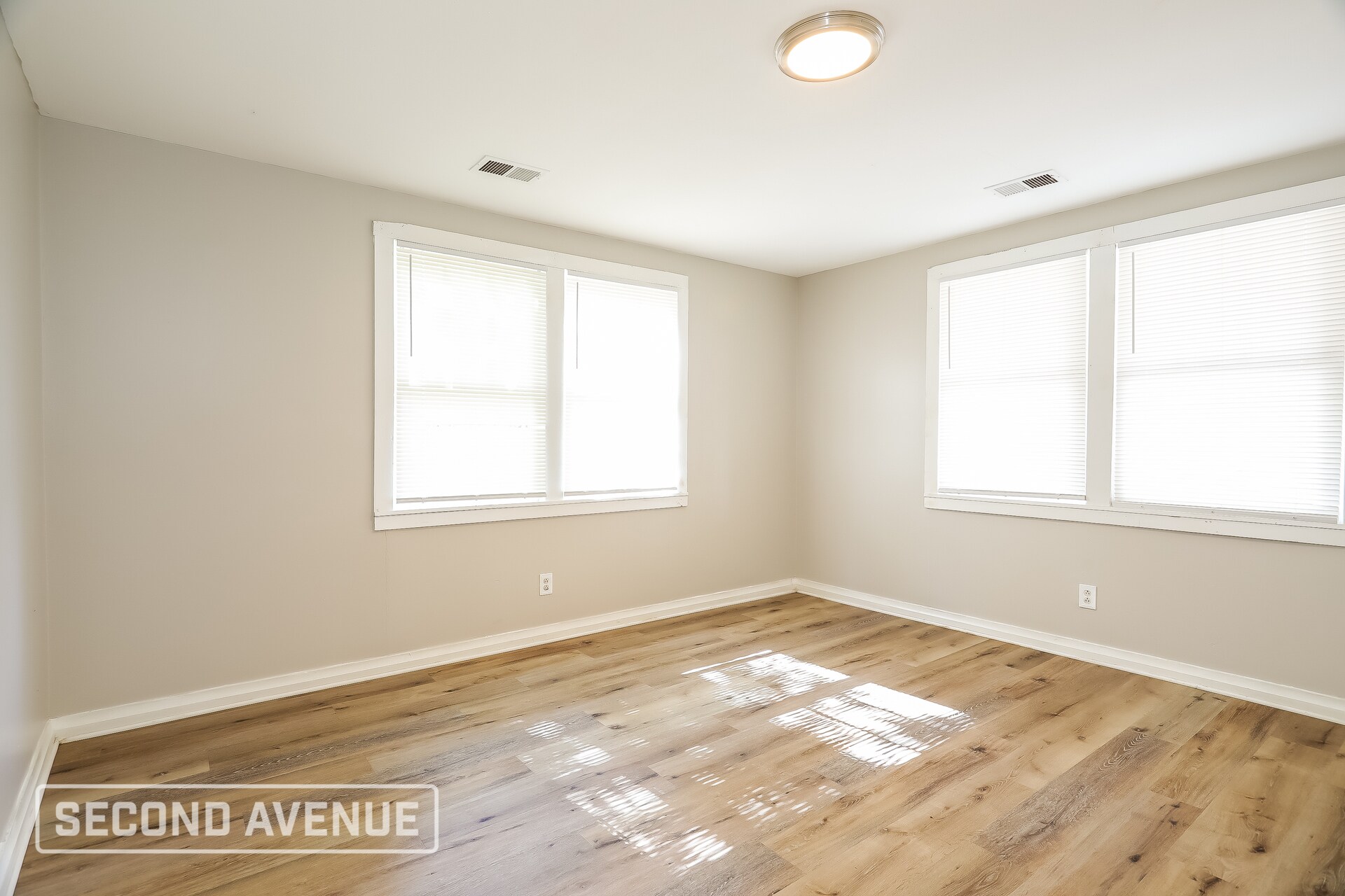 Building Photo - 315 3rd St N