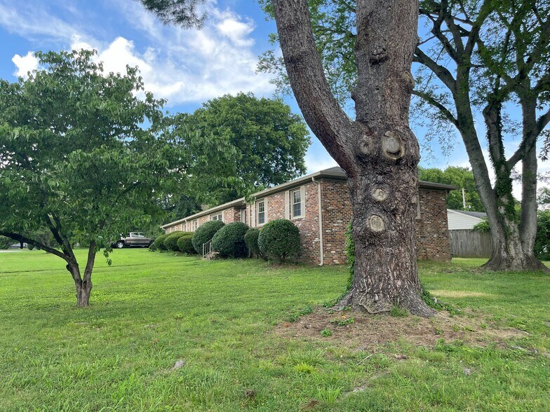 Building Photo - 200 Sewanee Cir