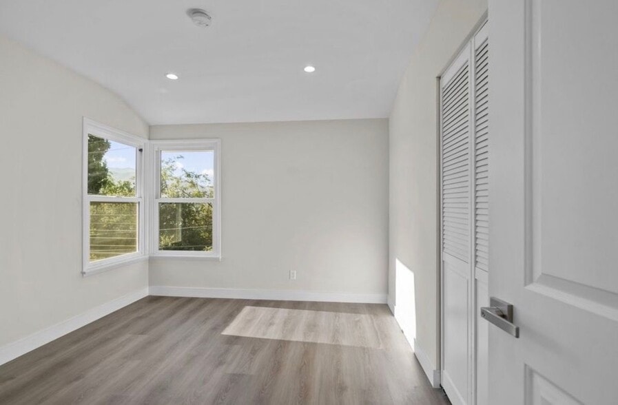 Building Photo - 1881 Verdugo Loma Dr