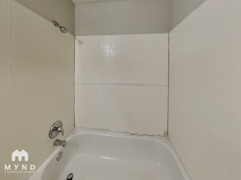 Building Photo - 4734 Bradford Dr