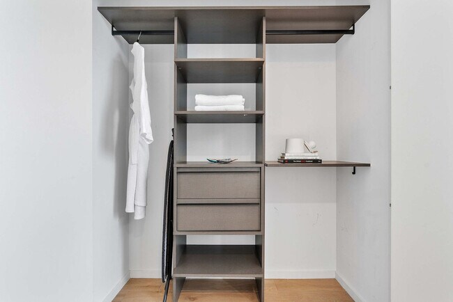 Building Photo - 398 NE 5th St