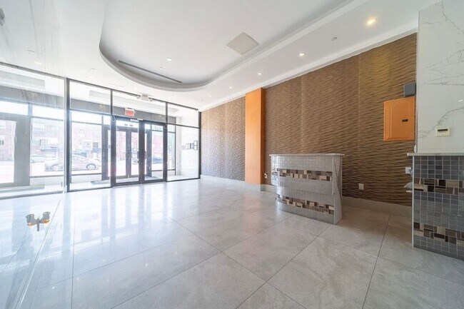 Building Photo - Charming 1BR Condo in Rego Park