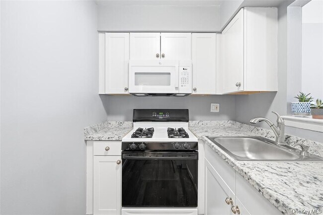 Building Photo - 9 Charles Ln