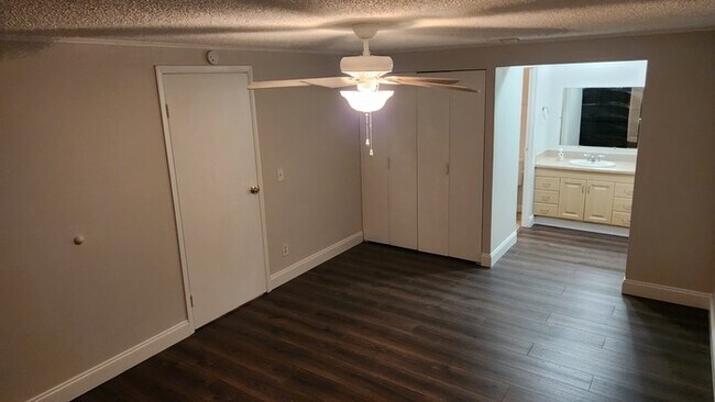 Building Photo - 1344 Lodge Terrace