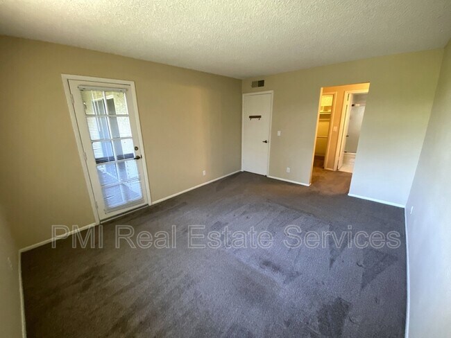 Building Photo - 4050 E Cactus Rd