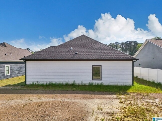 Building Photo - 152 Kings Wy