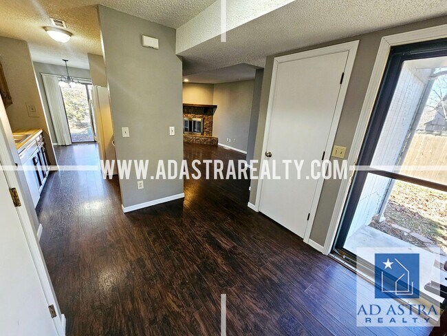 Building Photo - Nice 3 bed 1.5 bath townhouse in Olathe-Coming SOON!!