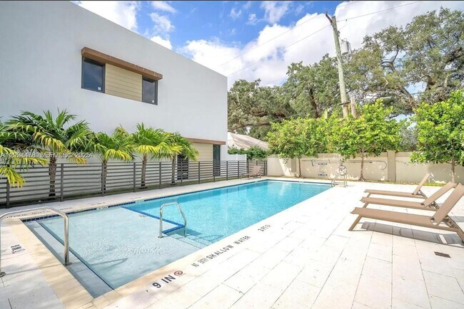 Building Photo - 4189 N Oak Pl