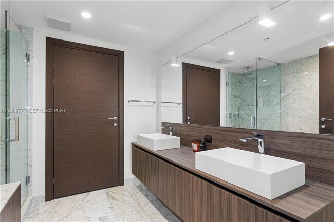 Building Photo - 1000 Brickell Plaza