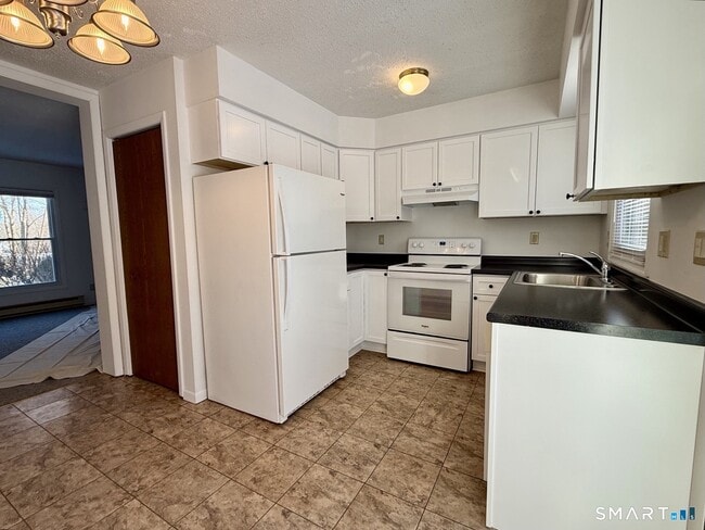 Building Photo - 22 Dartmouth Dr