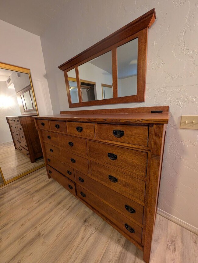 Building Photo - Gorgeous NW TownHouse - Sunset Ridge - Great Community