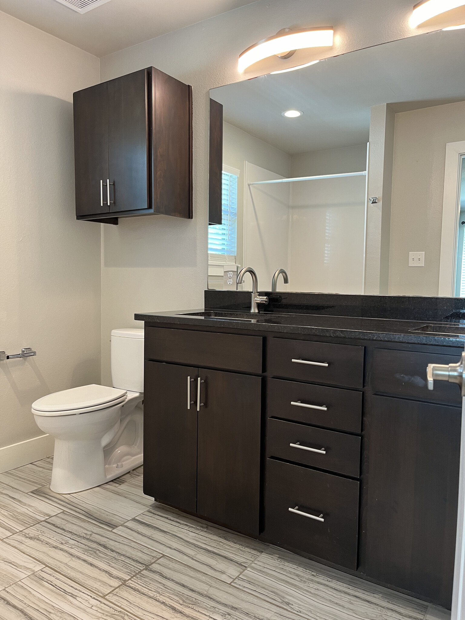 Master Bath - 10672 Brothers Ln