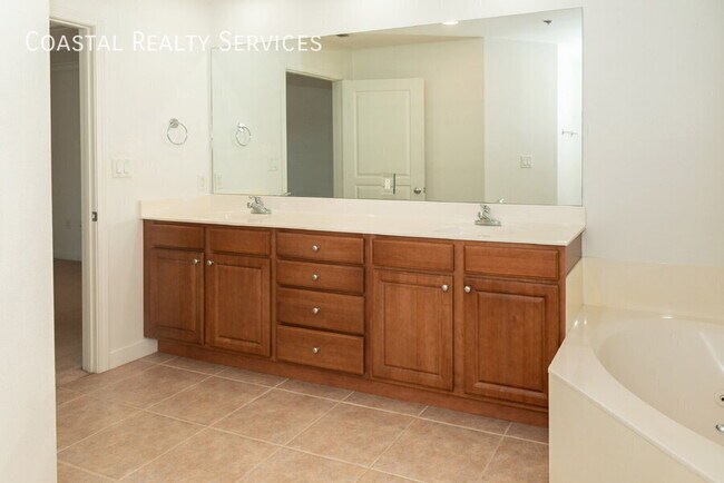 Building Photo - 113 Brooks St SE