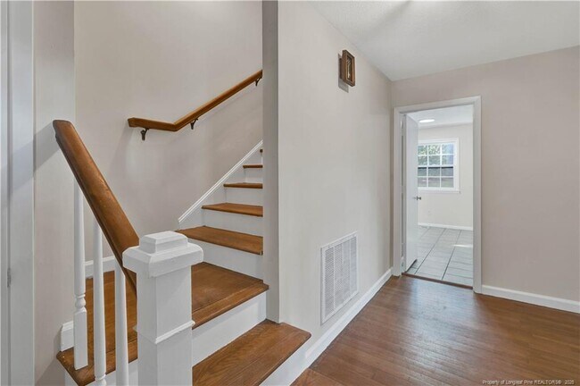 Building Photo - 2701 Lake Club Dr