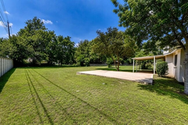 Building Photo - 1105 Green Meadow Dr