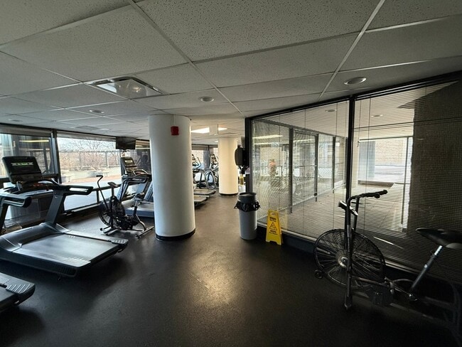 Building Photo - 5415 N Sheridan Rd