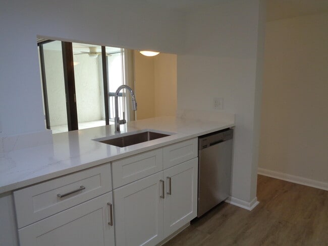 Building Photo - 950 Lavers Cir