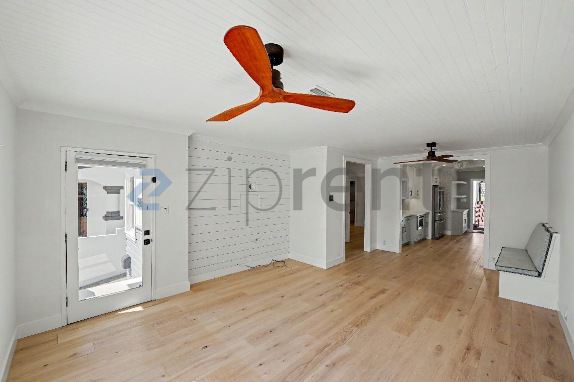 Building Photo - Unit